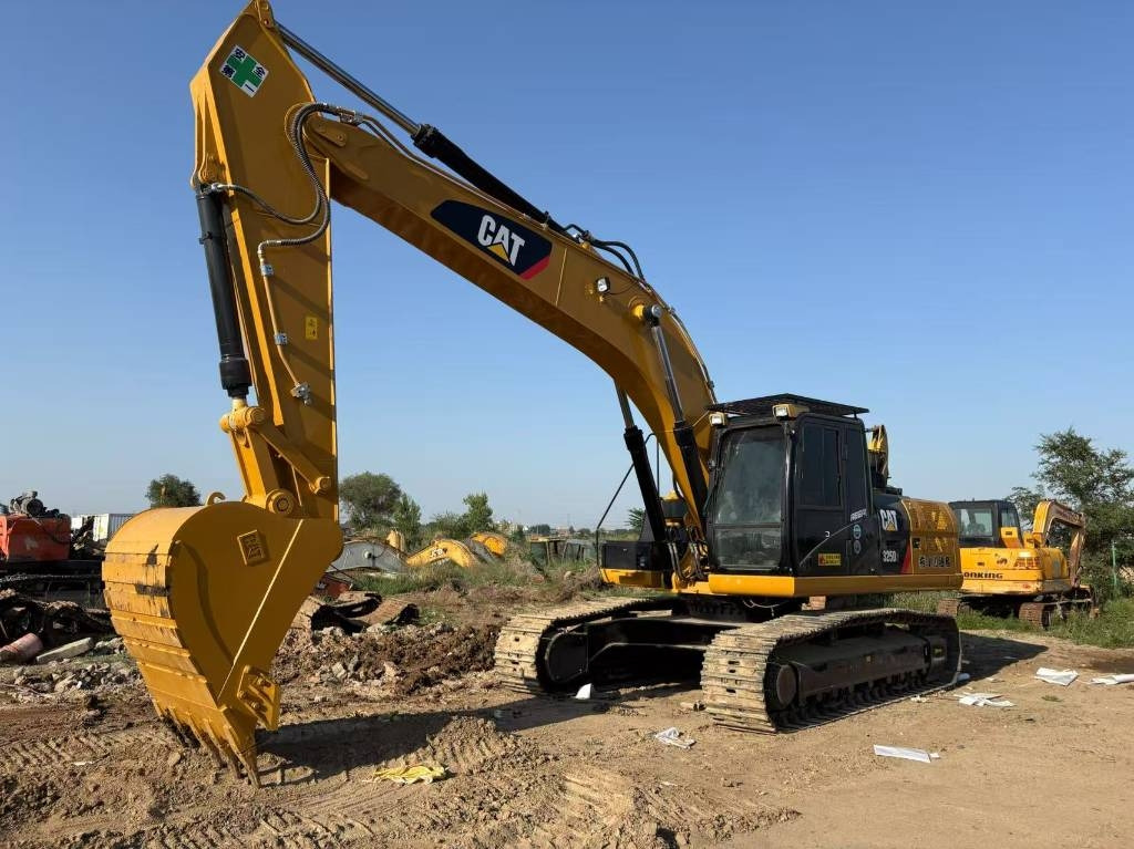 CAT 325 - Ekskavator perayap: gambar 1 CAT 325 - Ekskavator perayap: gambar 1