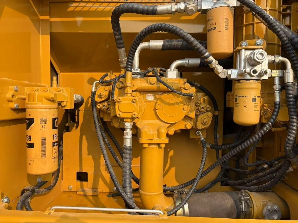 Ekskavator perayap CAT 325: gambar 8