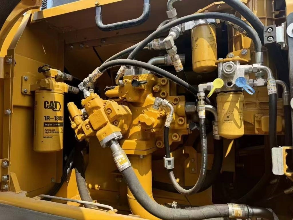 CAT 330 - Ekskavator perayap: gambar 4 CAT 330 - Ekskavator perayap: gambar 4