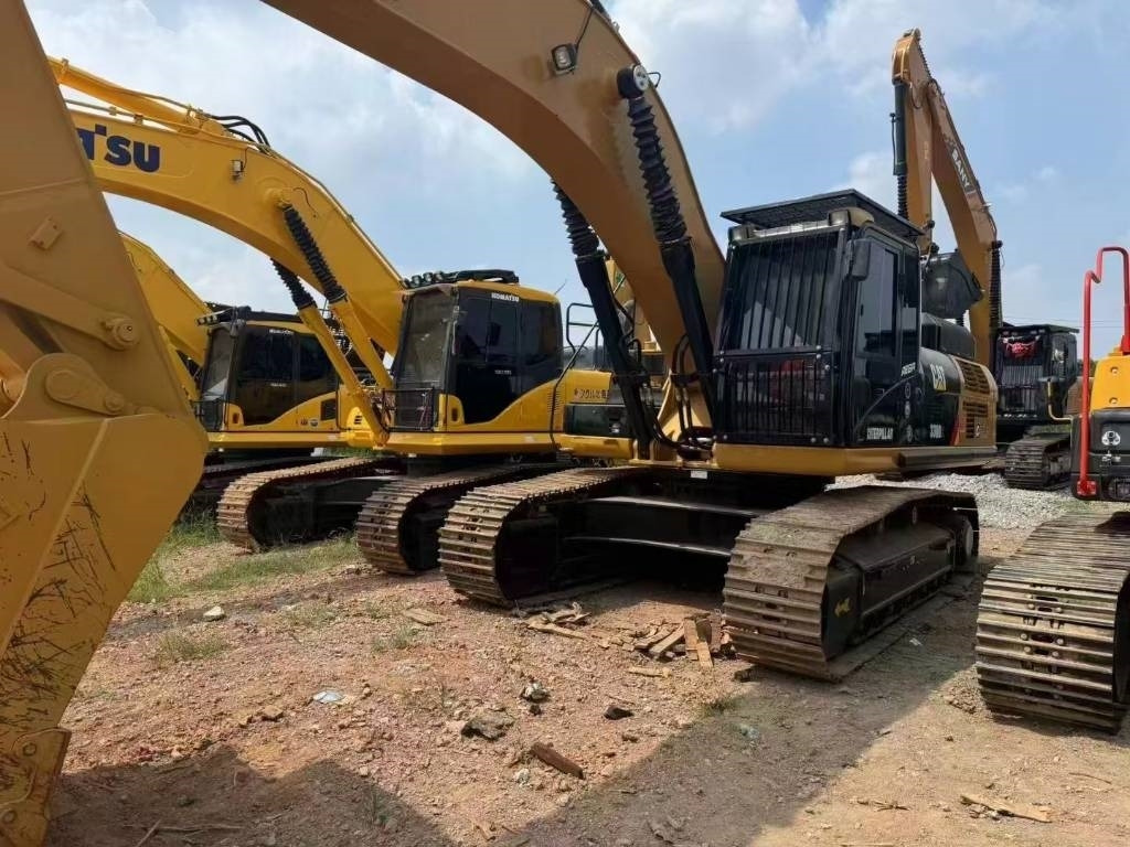 CAT 330 D L - Ekskavator perayap: gambar 1 CAT 330 D L - Ekskavator perayap: gambar 1