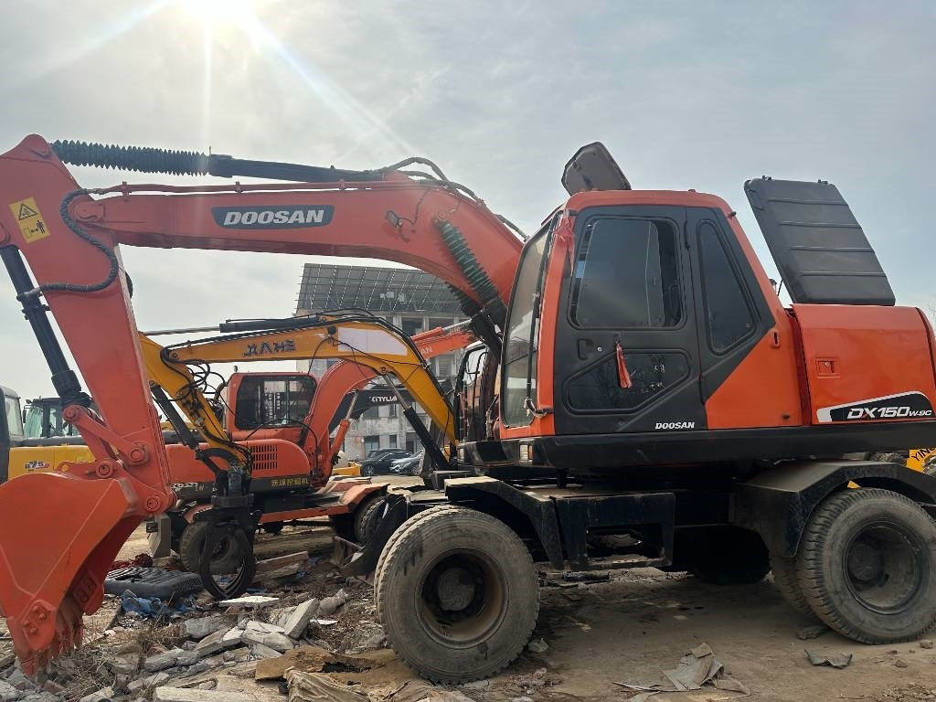 Doosan 150 - Ekskavator roda: gambar 1 Doosan 150 - Ekskavator roda: gambar 1