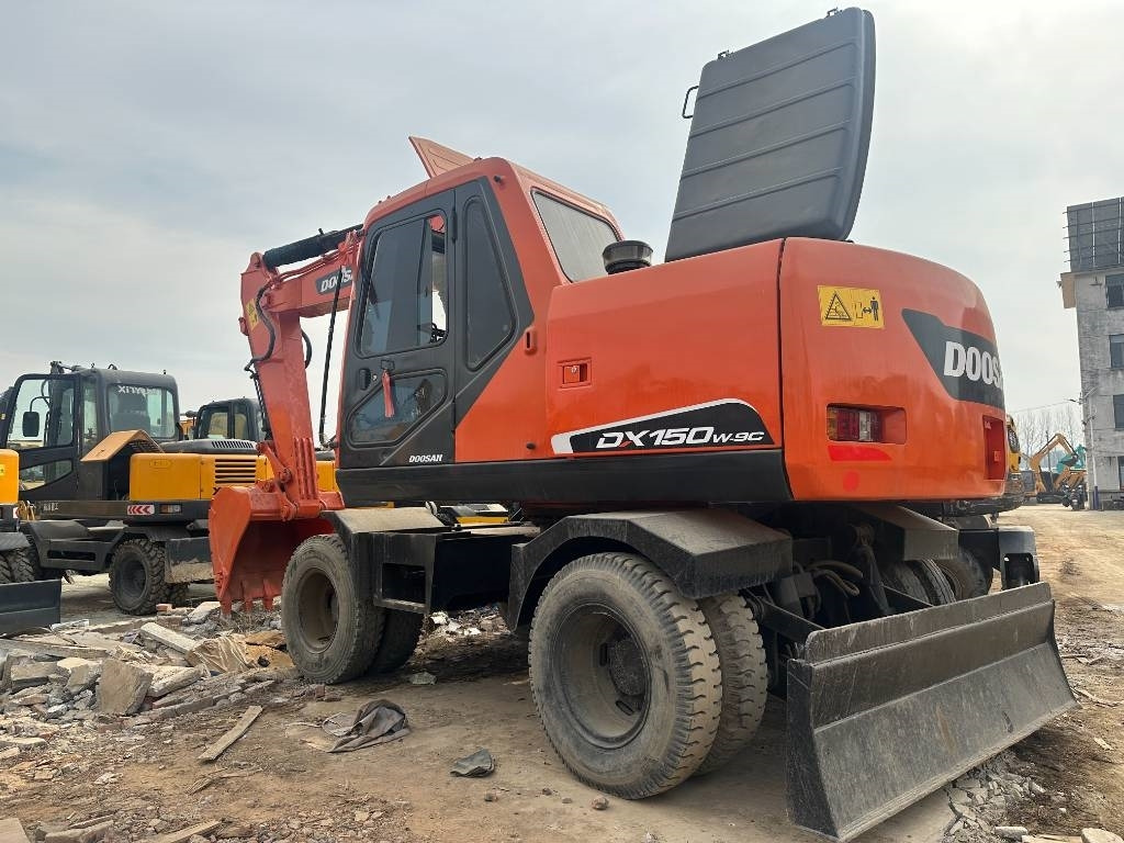 Doosan 150 - Ekskavator roda: gambar 3 Doosan 150 - Ekskavator roda: gambar 3