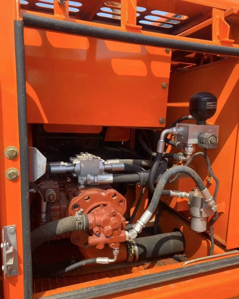 Doosan DH 150 - Ekskavator perayap: gambar 3 Doosan DH 150 - Ekskavator perayap: gambar 3