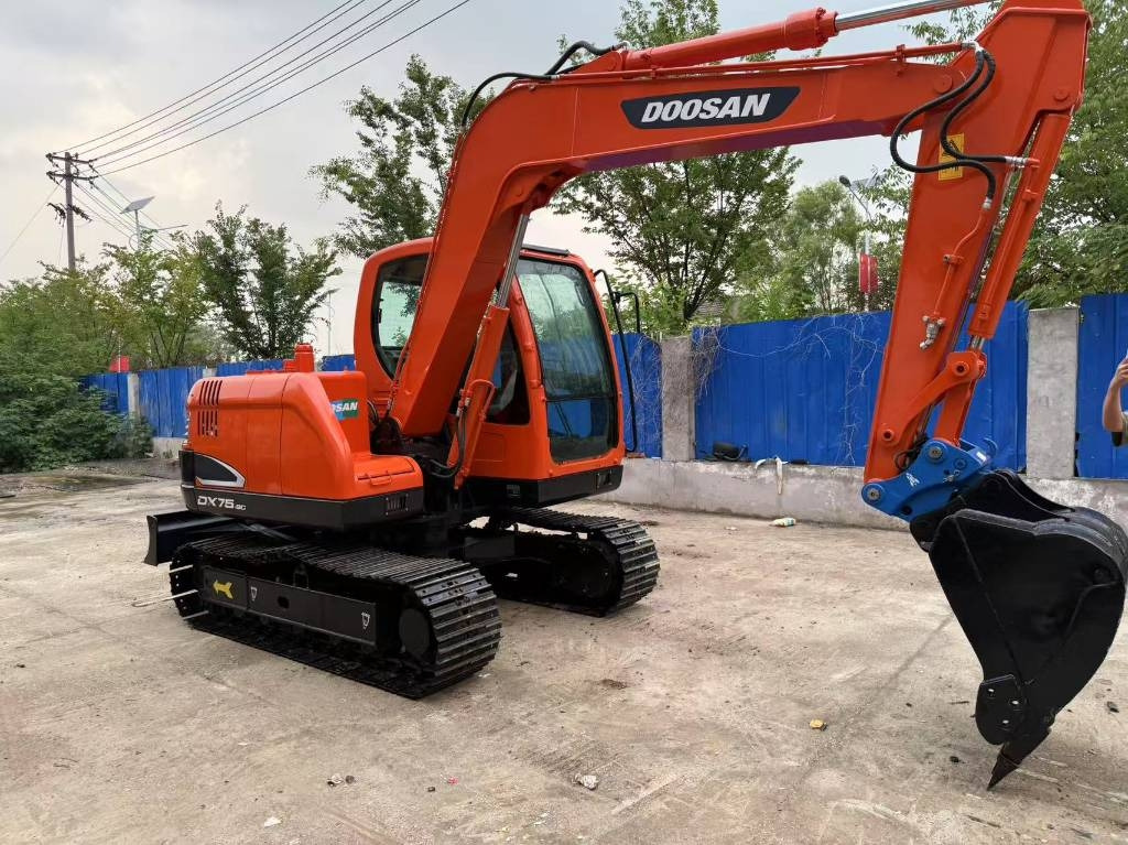 Doosan DX 75  - Ekskavator perayap: gambar 1 Doosan DX 75  - Ekskavator perayap: gambar 1