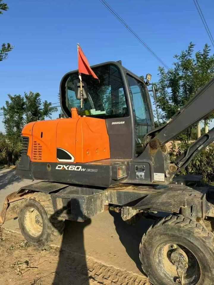 Doosan DX60W - Ekskavator roda: gambar 5 Doosan DX60W - Ekskavator roda: gambar 5
