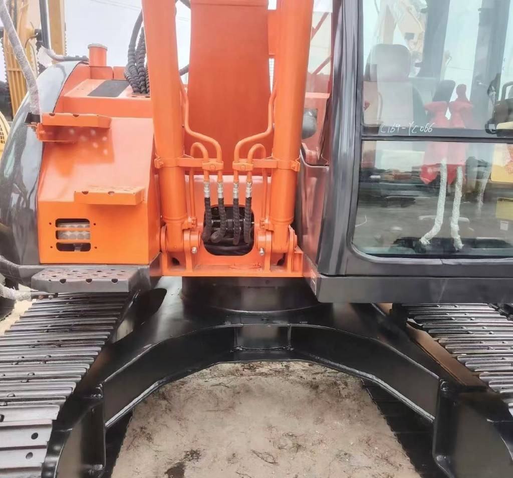 Hitachi 135 US-6 - Ekskavator perayap: gambar 5 Hitachi 135 US-6 - Ekskavator perayap: gambar 5