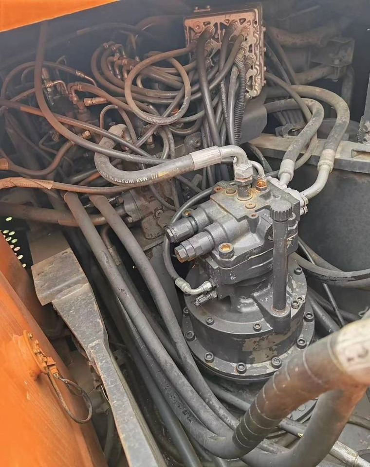 Hitachi 200 - Ekskavator perayap: gambar 4 Hitachi 200 - Ekskavator perayap: gambar 4