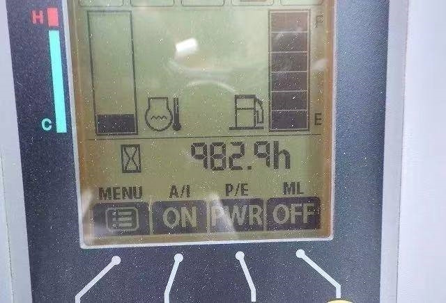 Ekskavator mini Hitachi 30: gambar 10