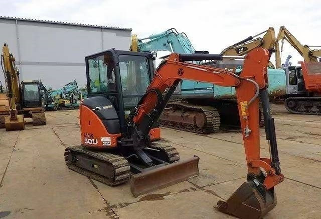 Ekskavator mini Hitachi 30: gambar 12