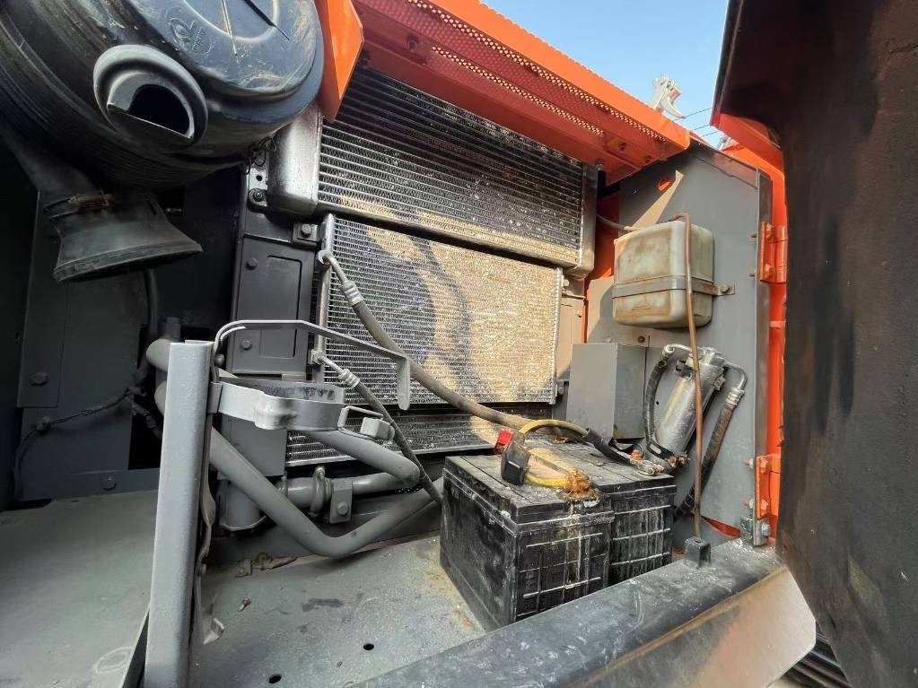 Hitachi ZX 160 - Ekskavator perayap: gambar 2 Hitachi ZX 160 - Ekskavator perayap: gambar 2