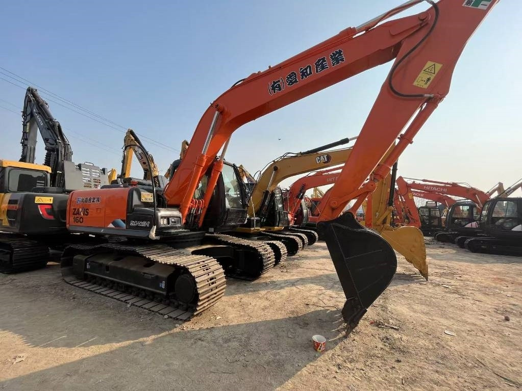 Hitachi ZX 160 LC - Ekskavator perayap: gambar 3 Hitachi ZX 160 LC - Ekskavator perayap: gambar 3