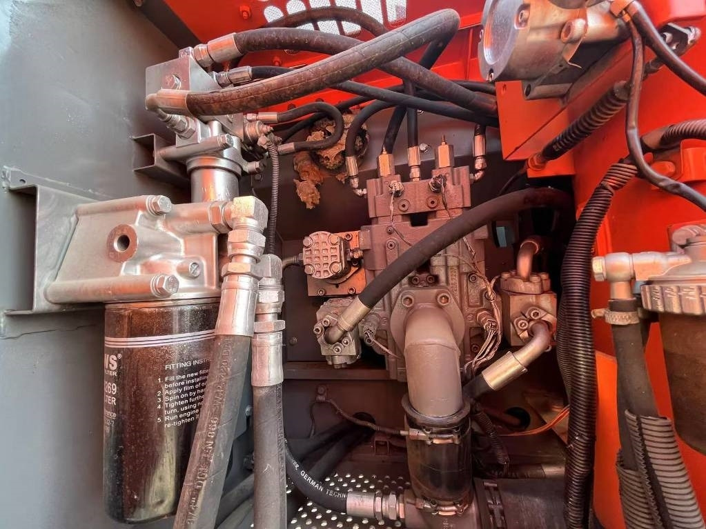 Hitachi ZX 160 LC - Ekskavator perayap: gambar 4 Hitachi ZX 160 LC - Ekskavator perayap: gambar 4
