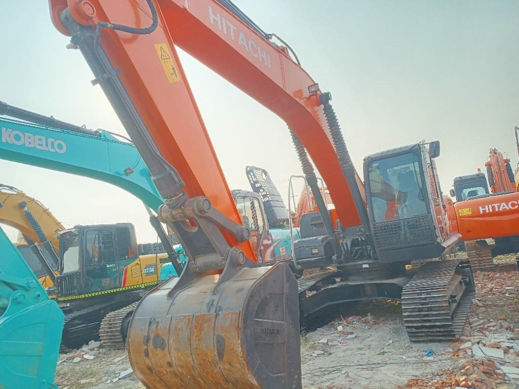 Hitachi ZX 240 - Ekskavator perayap: gambar 3 Hitachi ZX 240 - Ekskavator perayap: gambar 3