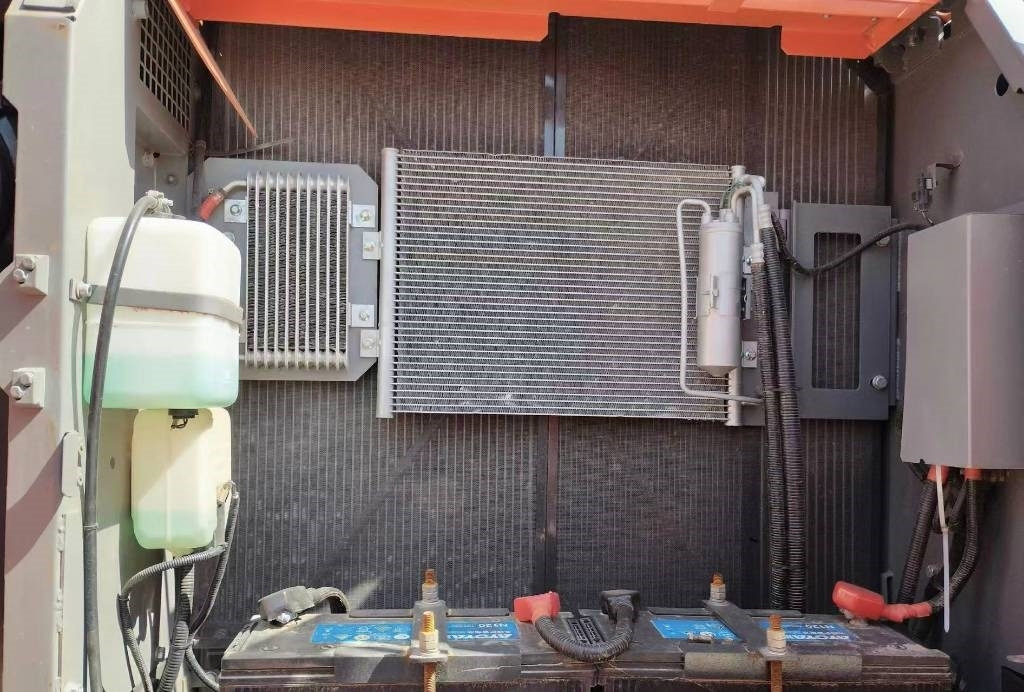 Hitachi ZX 240  - Ekskavator perayap: gambar 2 Hitachi ZX 240  - Ekskavator perayap: gambar 2