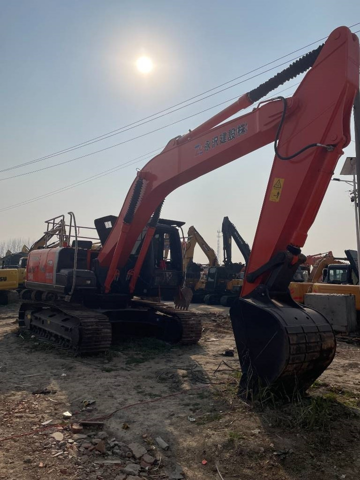 Hitachi ZX 240 - Ekskavator perayap: gambar 3 Hitachi ZX 240 - Ekskavator perayap: gambar 3