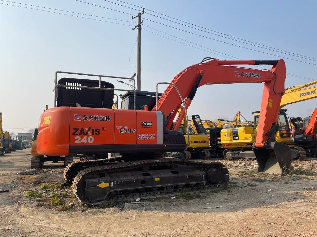 Hitachi ZX 240 - Ekskavator perayap: gambar 5 Hitachi ZX 240 - Ekskavator perayap: gambar 5