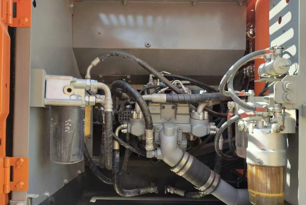 Hitachi ZX 240  - Ekskavator perayap: gambar 2 Hitachi ZX 240  - Ekskavator perayap: gambar 2