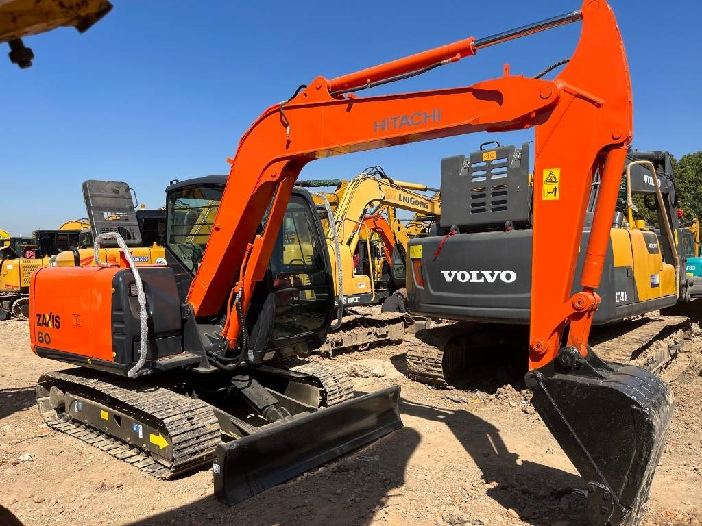 Hitachi ZX 60 - Ekskavator mini: gambar 2 Hitachi ZX 60 - Ekskavator mini: gambar 2