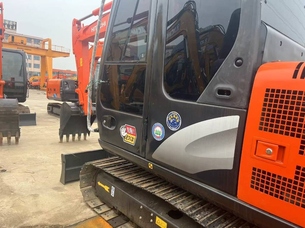 Hitachi ZX 60 - Ekskavator mini: gambar 1 Hitachi ZX 60 - Ekskavator mini: gambar 1