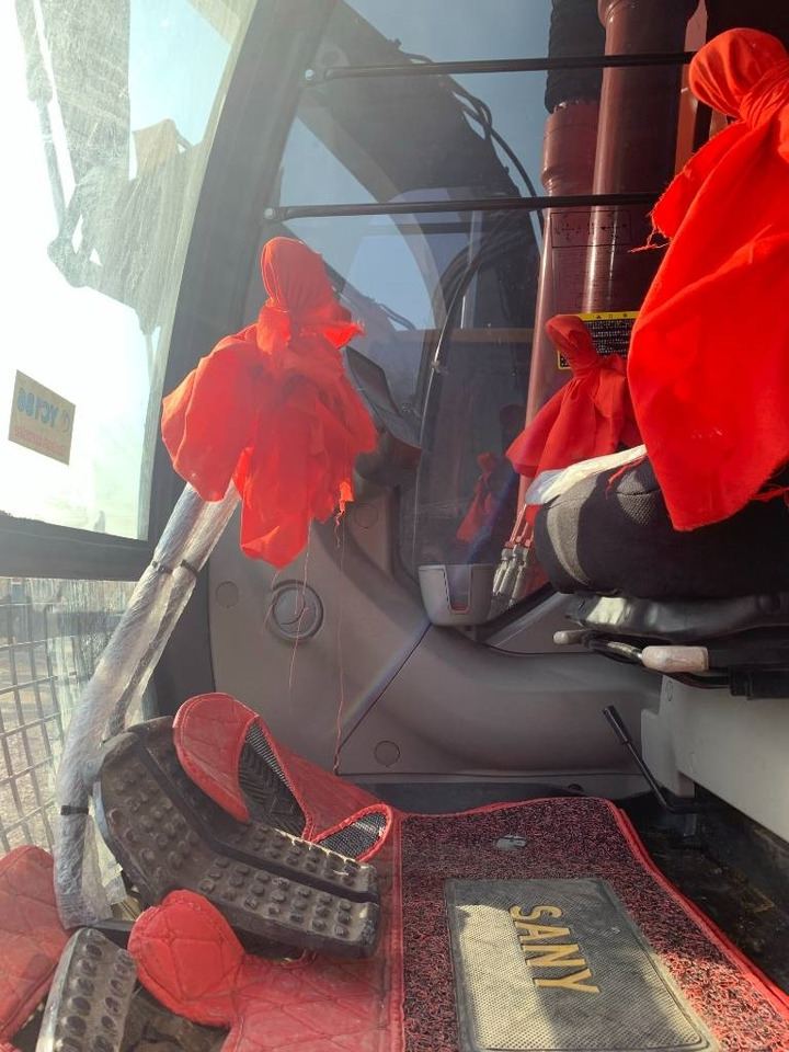 Hitachi Zaxis 200 LC - Ekskavator perayap: gambar 4 Hitachi Zaxis 200 LC - Ekskavator perayap: gambar 4