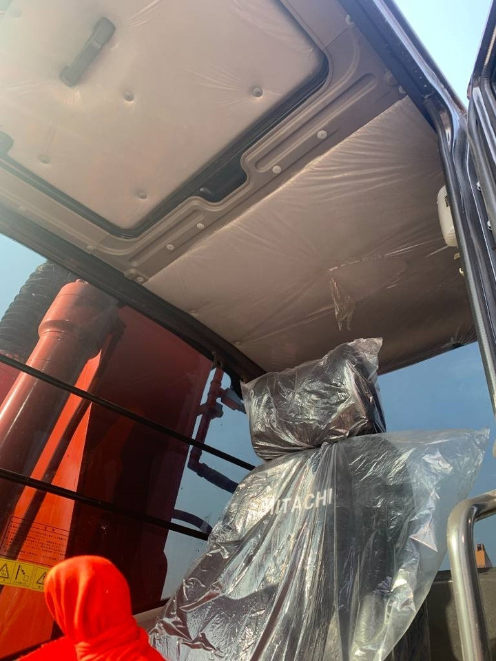 Hitachi Zaxis 200 LC - Ekskavator perayap: gambar 3 Hitachi Zaxis 200 LC - Ekskavator perayap: gambar 3