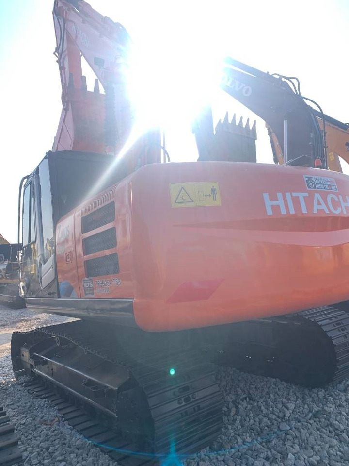 Hitachi Zaxis 200 LC - Ekskavator perayap: gambar 5 Hitachi Zaxis 200 LC - Ekskavator perayap: gambar 5