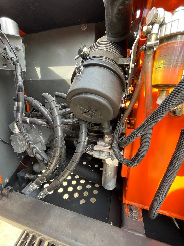 Hitachi Zaxis 70 - Ekskavator perayap: gambar 2 Hitachi Zaxis 70 - Ekskavator perayap: gambar 2