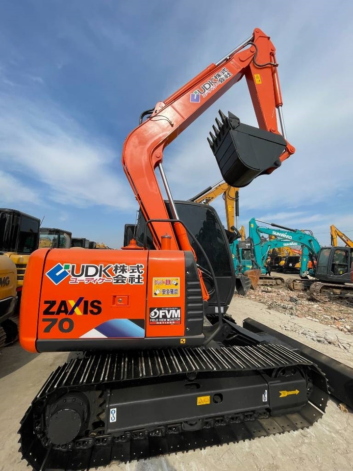 Hitachi Zaxis 70 - Ekskavator perayap: gambar 1 Hitachi Zaxis 70 - Ekskavator perayap: gambar 1