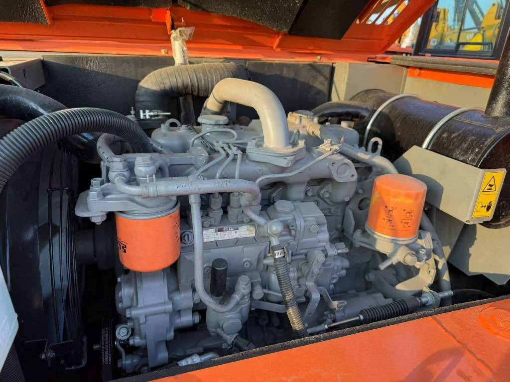 Hitachi Zaxis 70 - Ekskavator perayap: gambar 5 Hitachi Zaxis 70 - Ekskavator perayap: gambar 5