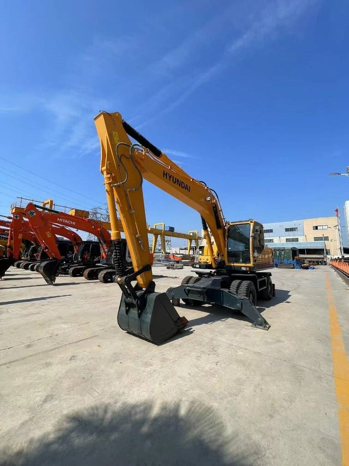 Hyundai 210W-9 - Ekskavator roda: gambar 2 Hyundai 210W-9 - Ekskavator roda: gambar 2