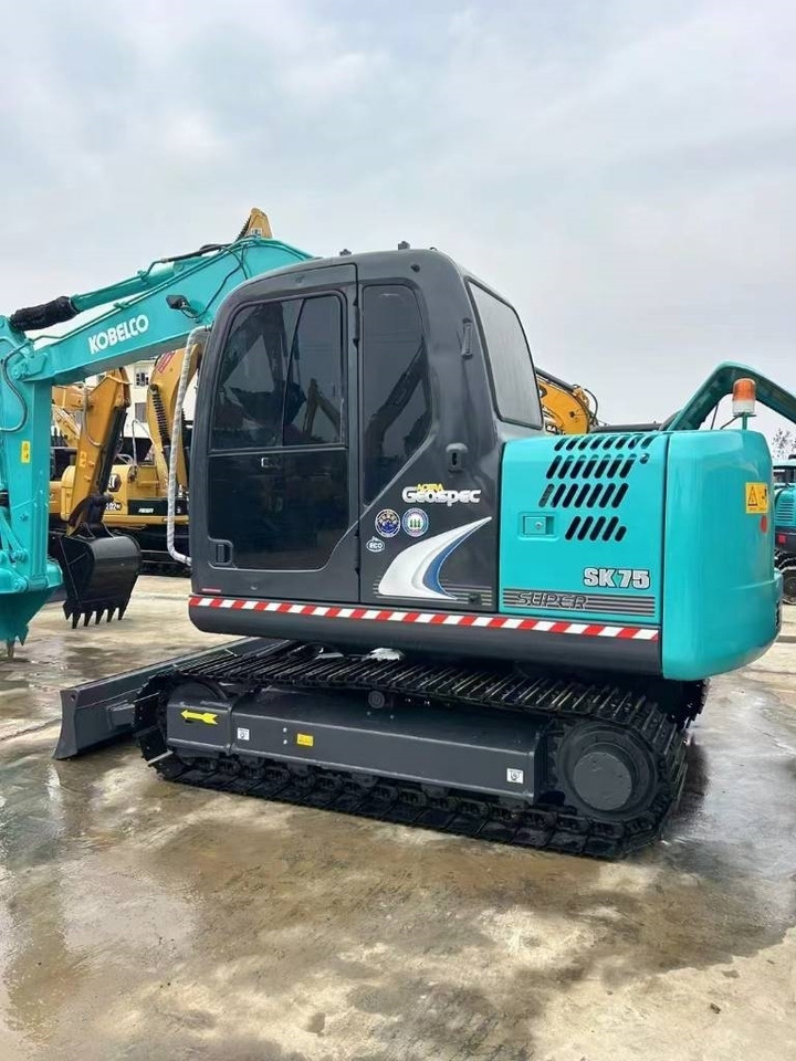 Ekskavator perayap Kobelco SK 75: gambar 7