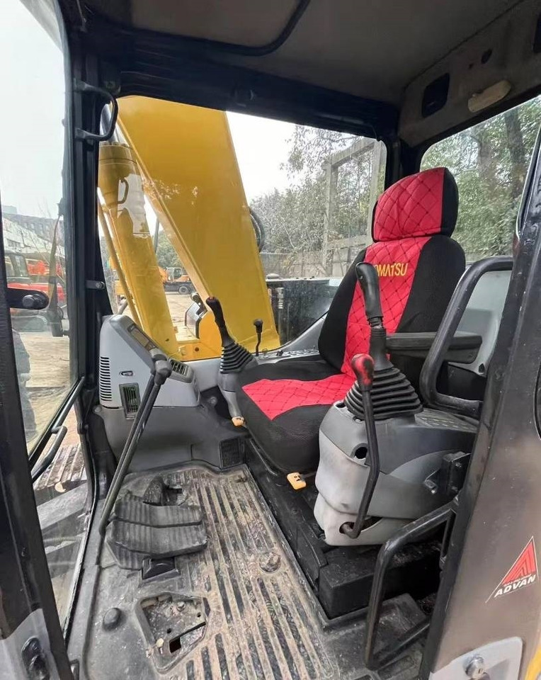 Ekskavator perayap Komatsu 128 US: gambar 11