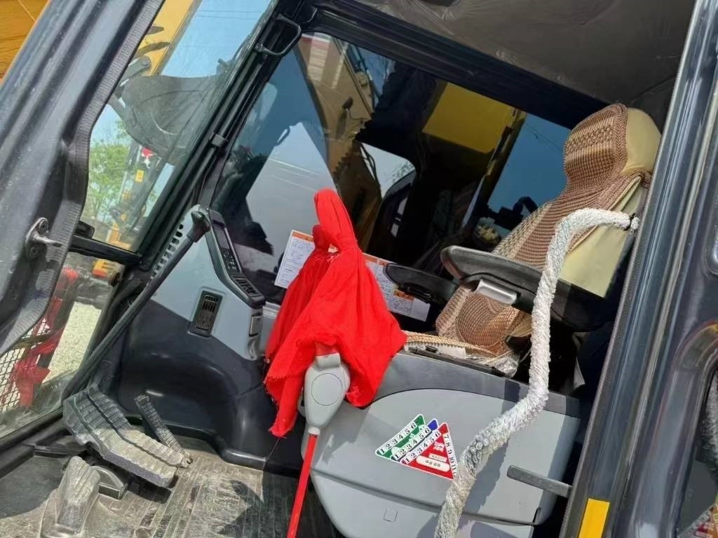 Komatsu PC 130 - Ekskavator perayap: gambar 3 Komatsu PC 130 - Ekskavator perayap: gambar 3