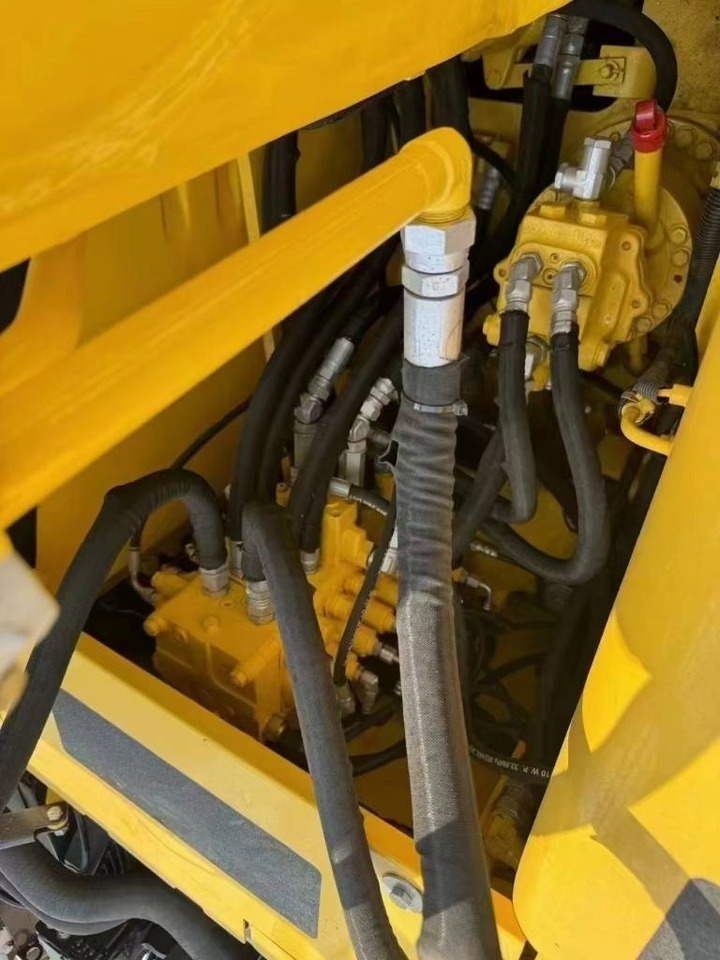 Komatsu PC 130 - Ekskavator perayap: gambar 4 Komatsu PC 130 - Ekskavator perayap: gambar 4