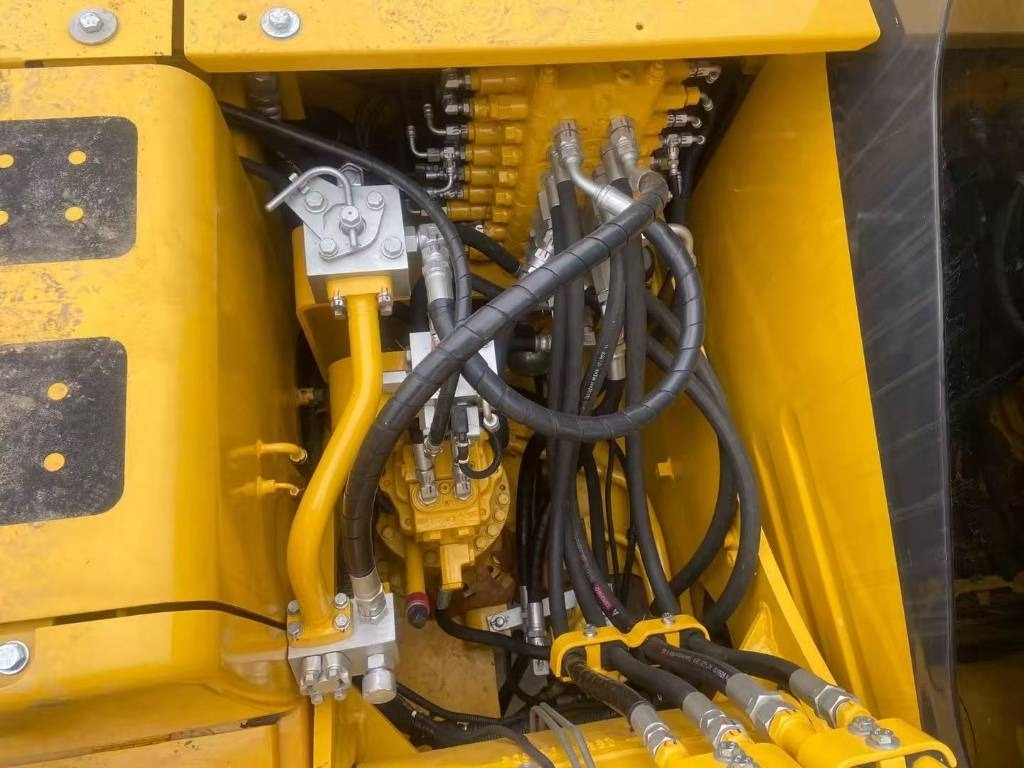 Komatsu PC 130 - Ekskavator perayap: gambar 5 Komatsu PC 130 - Ekskavator perayap: gambar 5