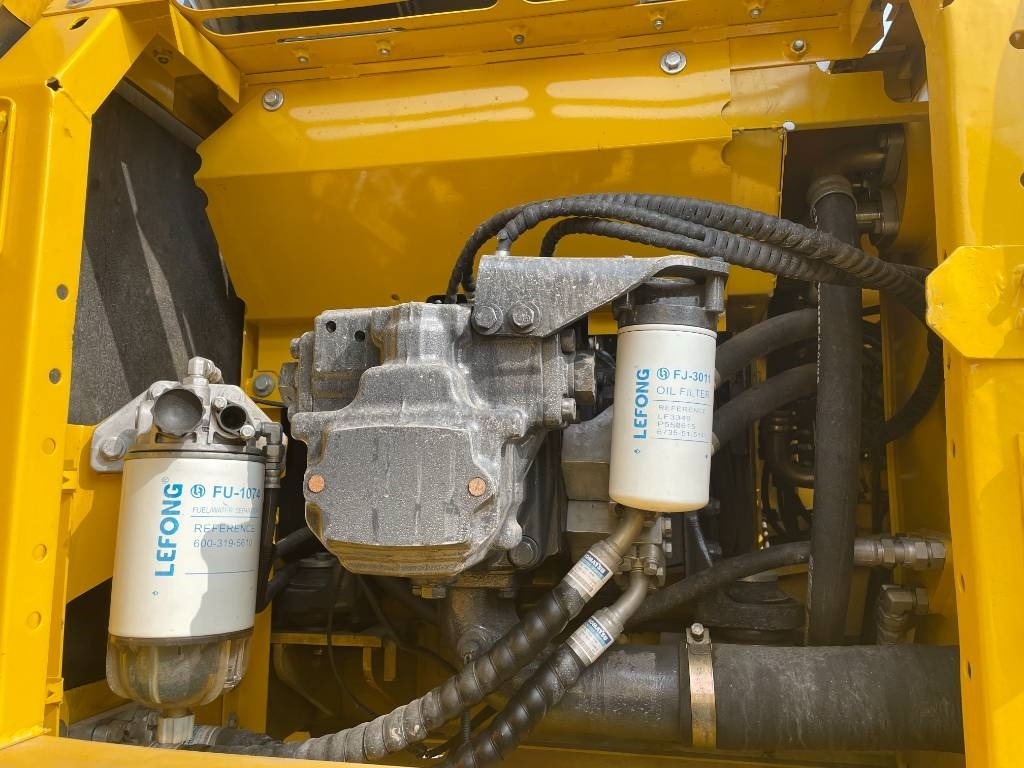 Ekskavator perayap Komatsu PC 200-8: gambar 8