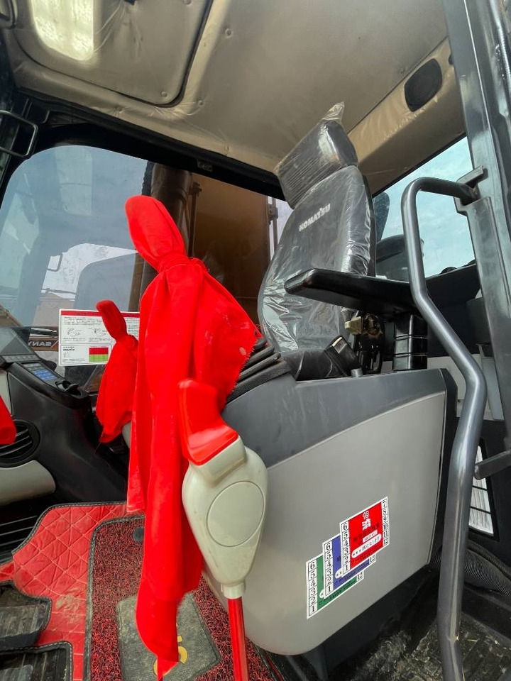 Ekskavator perayap Komatsu PC 200-8: gambar 26