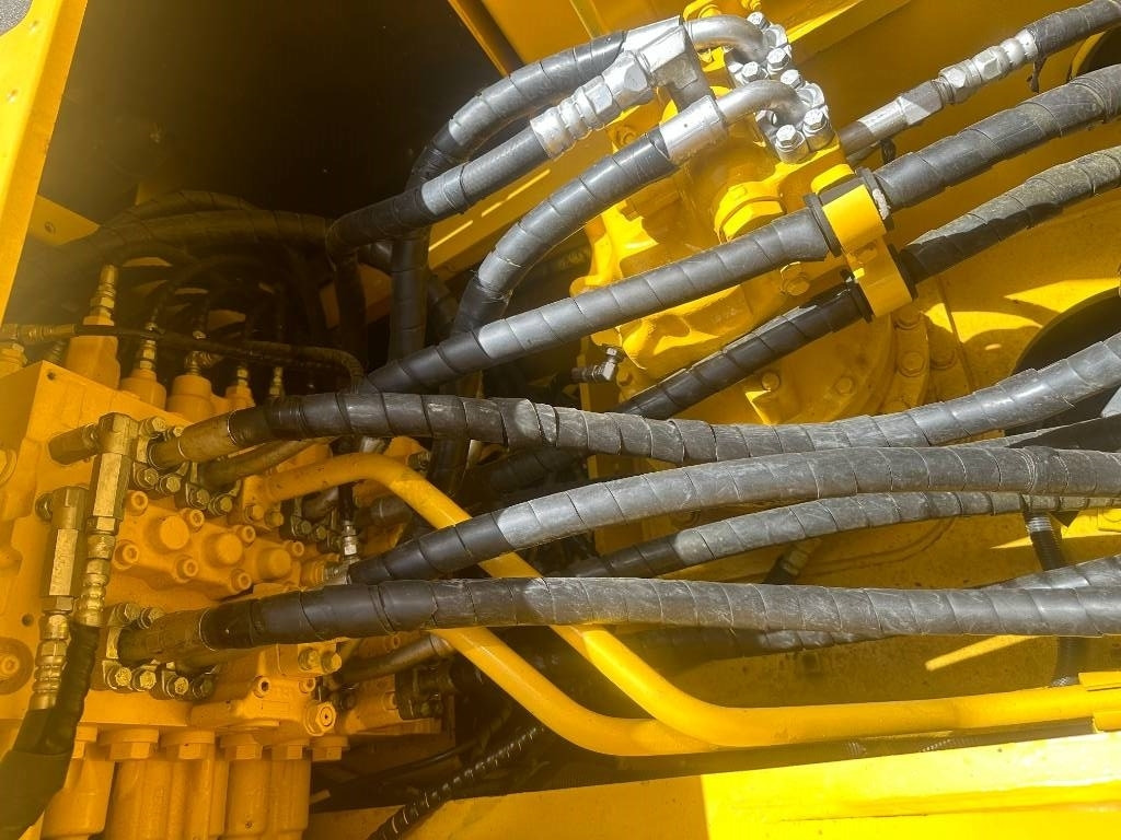 Komatsu PC 200-8 - Ekskavator perayap: gambar 4 Komatsu PC 200-8 - Ekskavator perayap: gambar 4