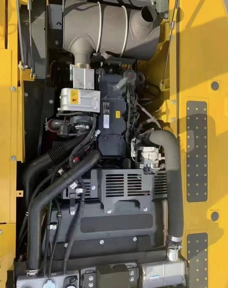 Komatsu PC 200-8 - Ekskavator perayap: gambar 2 Komatsu PC 200-8 - Ekskavator perayap: gambar 2