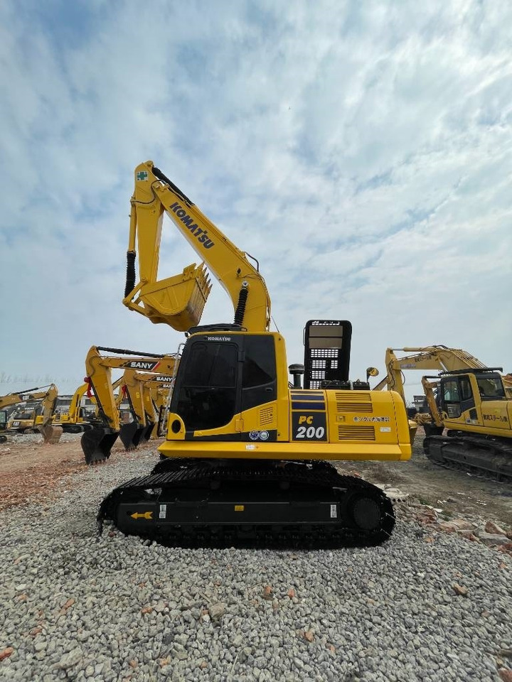 Ekskavator perayap Komatsu PC 200-8: gambar 16
