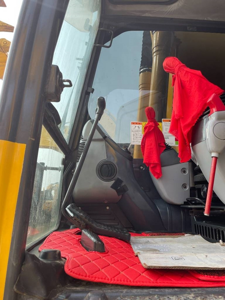 Komatsu PC 200-8 - Ekskavator perayap: gambar 3 Komatsu PC 200-8 - Ekskavator perayap: gambar 3