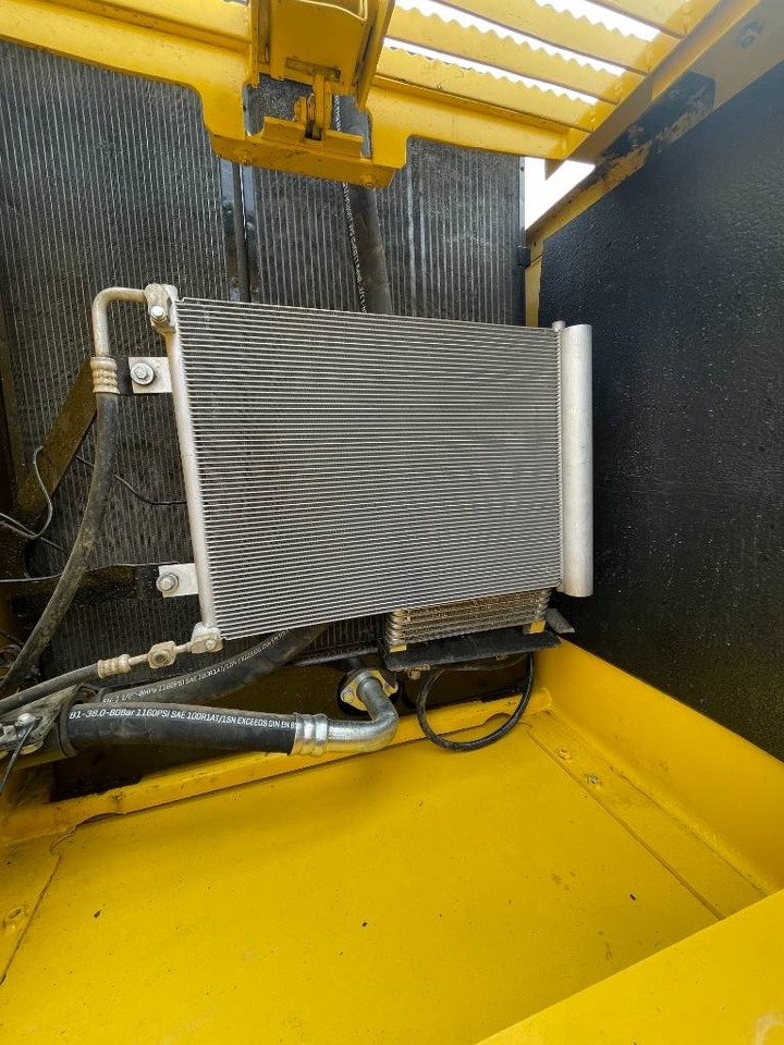 Ekskavator perayap Komatsu PC 200-8: gambar 17