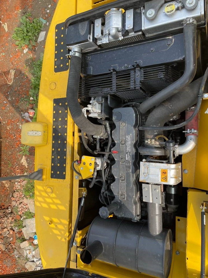 Ekskavator perayap Komatsu PC 200-8: gambar 11