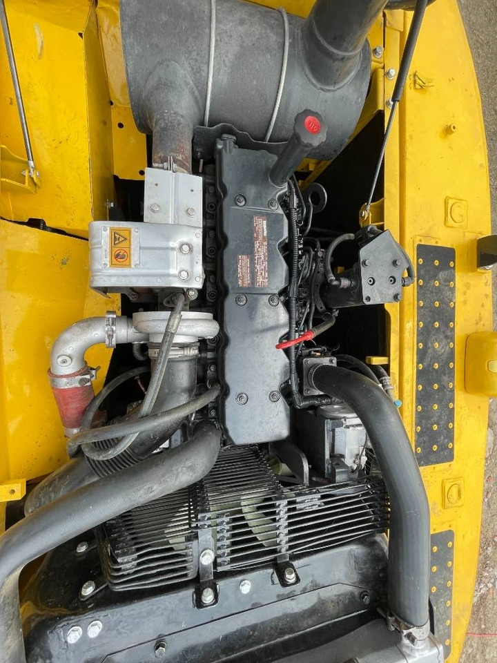 Ekskavator perayap Komatsu PC 200-8: gambar 25