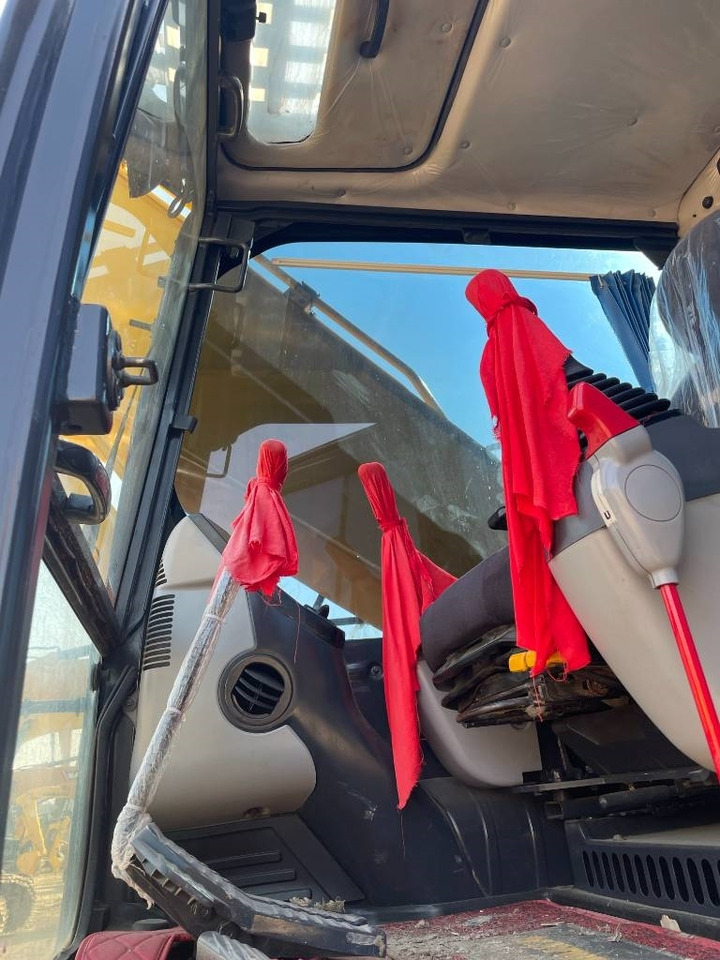 Komatsu PC 210 - Ekskavator perayap: gambar 3 Komatsu PC 210 - Ekskavator perayap: gambar 3