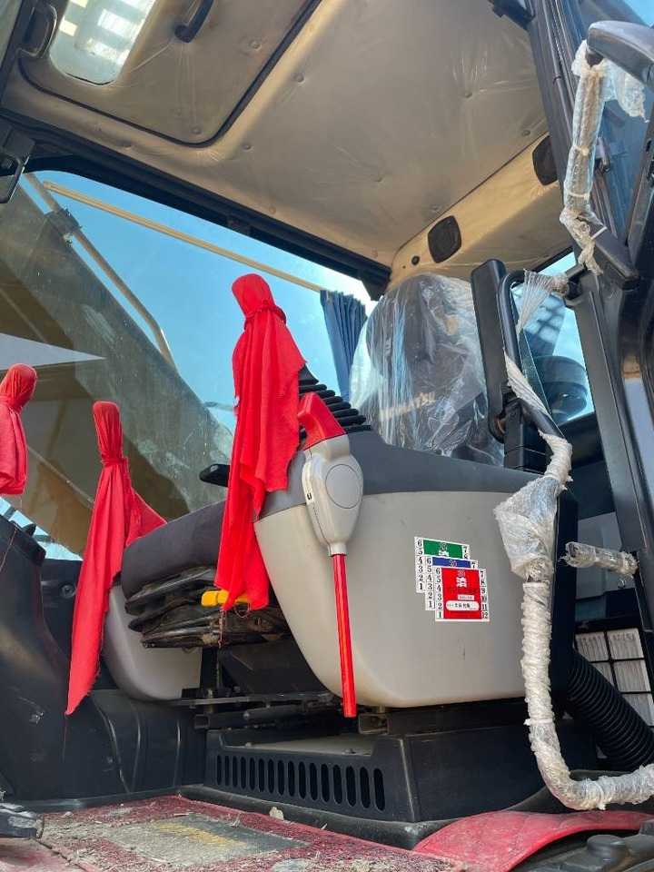 Komatsu PC 210 - Ekskavator perayap: gambar 2 Komatsu PC 210 - Ekskavator perayap: gambar 2