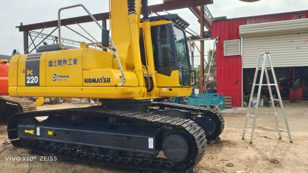 Komatsu PC 220 - Ekskavator mini: gambar 5 Komatsu PC 220 - Ekskavator mini: gambar 5
