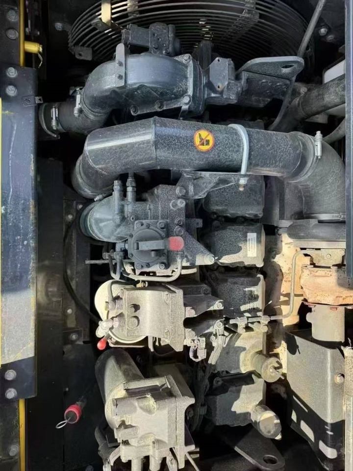 Komatsu PC 400-8 - Ekskavator perayap: gambar 3 Komatsu PC 400-8 - Ekskavator perayap: gambar 3