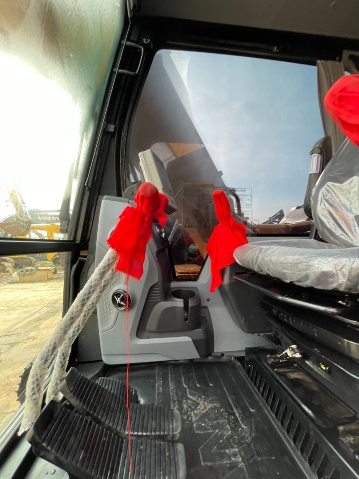 Sany SY 135 - Ekskavator perayap: gambar 4 Sany SY 135 - Ekskavator perayap: gambar 4