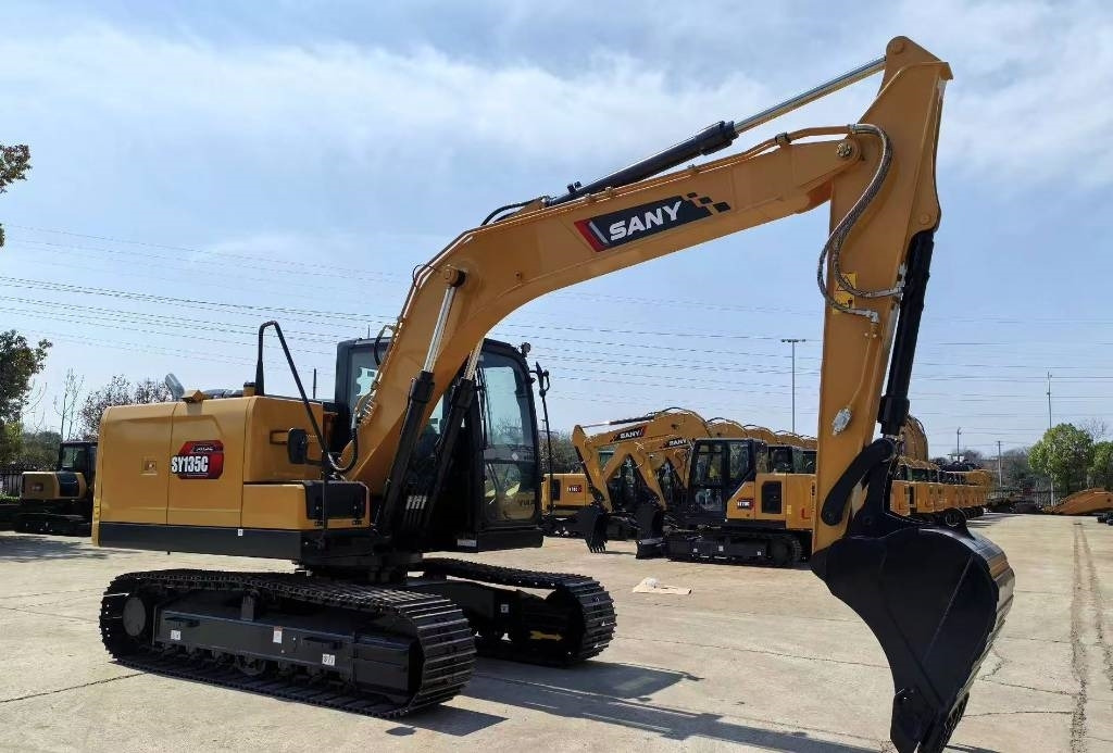 Sany SY 135 - Ekskavator perayap: gambar 1 Sany SY 135 - Ekskavator perayap: gambar 1